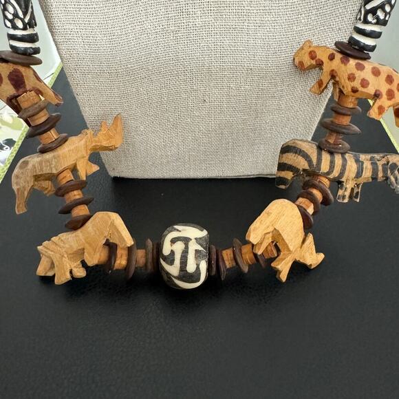African Animal Necklace Flat Wood & African Beads, Zebra, Giraffe, Leopard, Lion - Picture 3 of 11